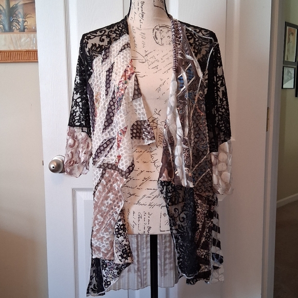 Vintage Concept Tops - Floral Boho Open Tunic. Large